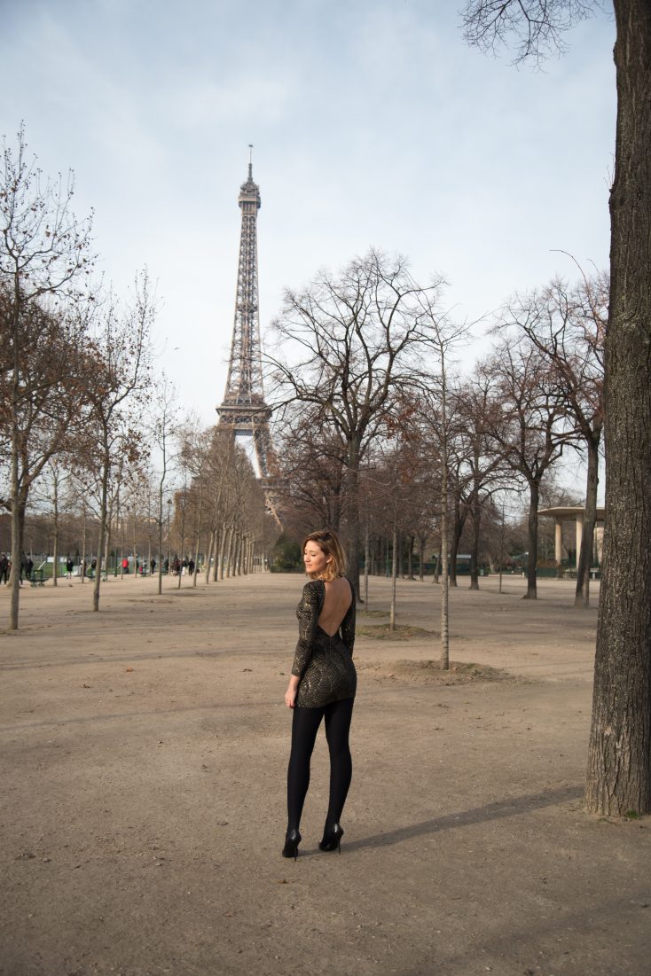 Negro y dorado – Dos looks en París